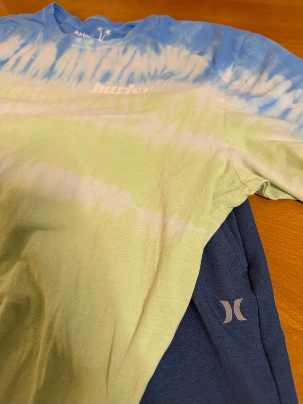 Hurley  Tie-Dye Tee in Blue & Light Green